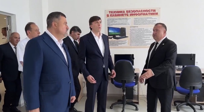 «Школа станет точкой притяжения»: Фёдор Щукин оценил новый объект в Байрамауле