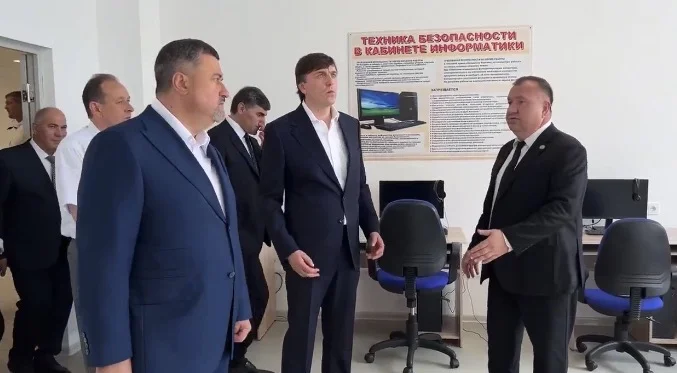 «Школа станет точкой притяжения»: Фёдор Щукин оценил новый объект в Байрамауле