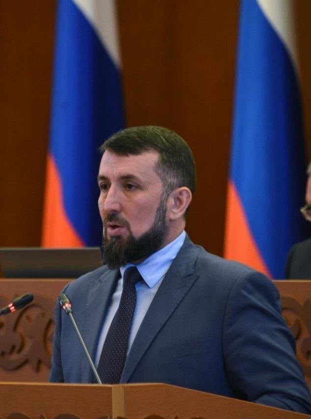 Депутат НС РД Шамиль Омаров поздравил дагестанцев с Днём Государственного флага России