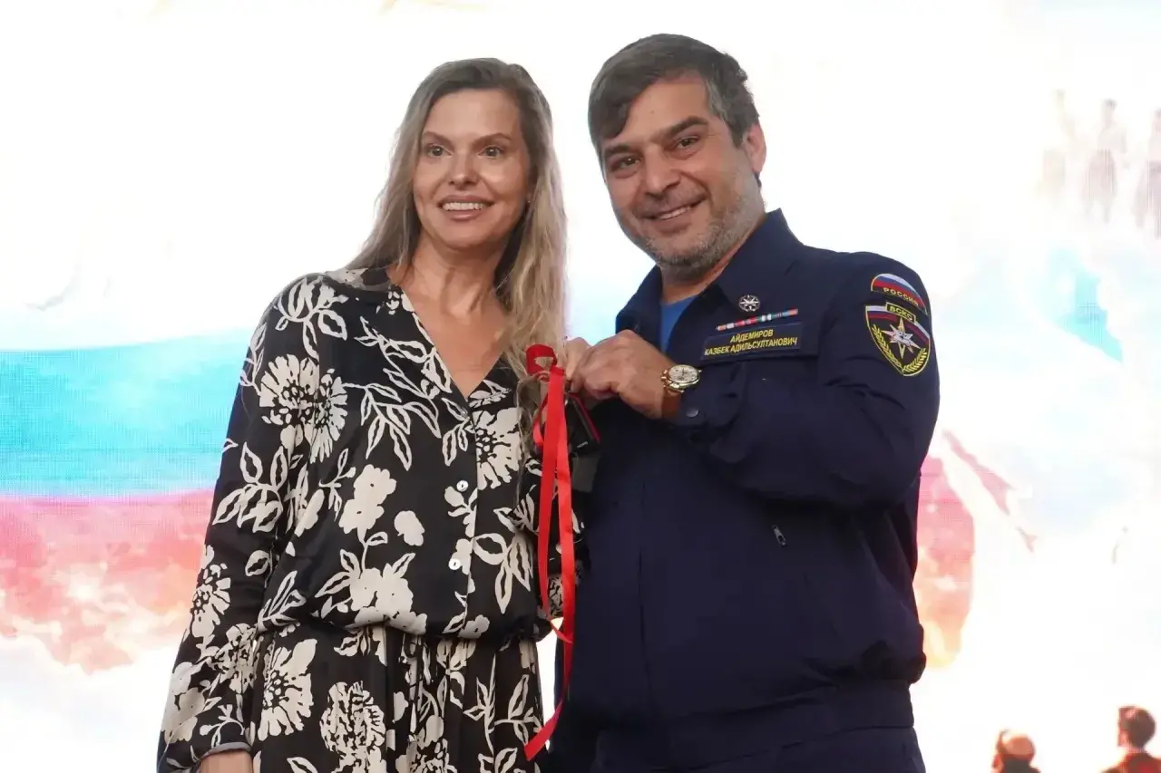 Эвакуировали людей и откачивали воду: добровольцам ВСКС передали автомобиль в Дагестане