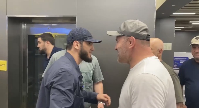 17 побед подряд и новый рекорд UFC: Ислам Махачев вернулся домой