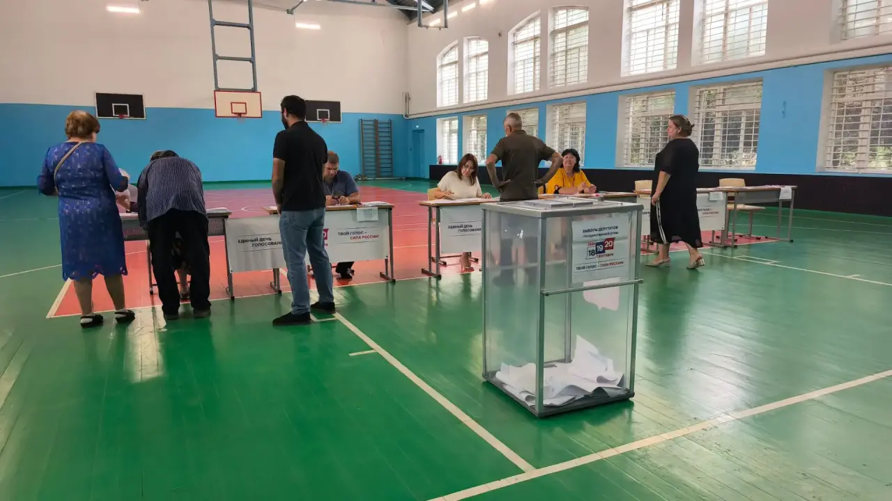 Семьи и участники СВО приходят на выборы: как проходит второй день голосования в Кизлярском районе
