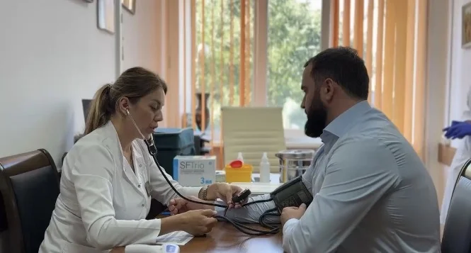 В Дагестане стартовала вакцинация от гриппа: в числе первых привились руководители Минздрава и ДГМУ