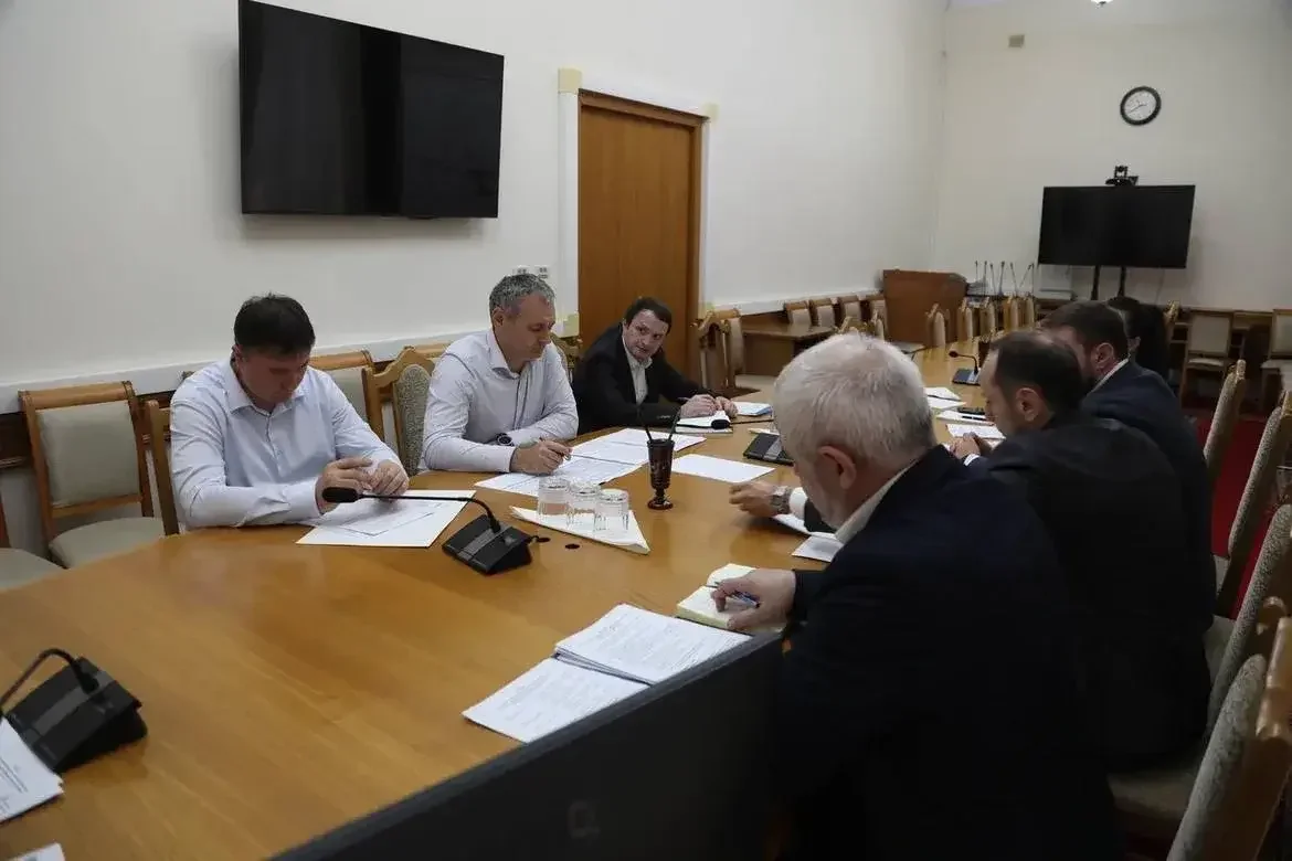 В Махачкале отремонтируют 14 улиц и закупят 141 единицу общественного транспорта