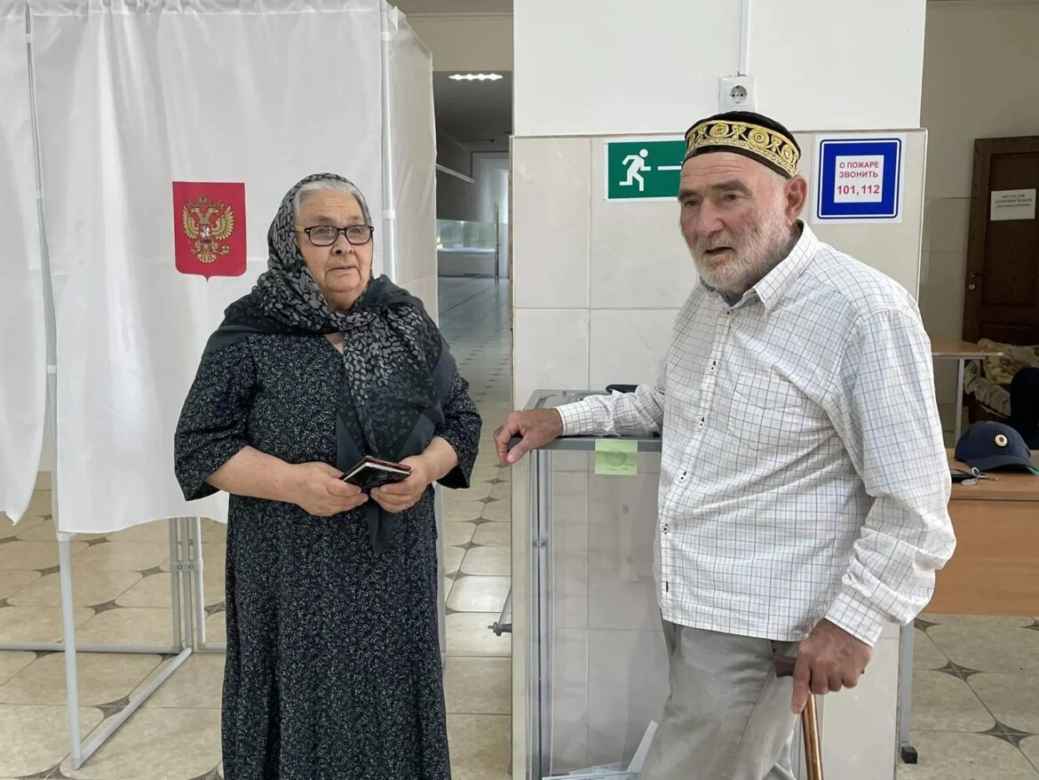 Супруги после 60 лет брака одними из первых проголосовали на выборах в Дагестане