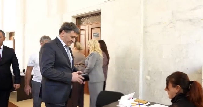 Глава Махачкалы Джамбулат Салавов принял участие в голосовании