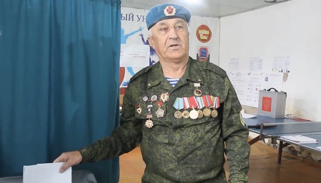 «Твой голос - сила России»: Багавудин Магомедов проголосовал на участке в Среднем Арадирихе