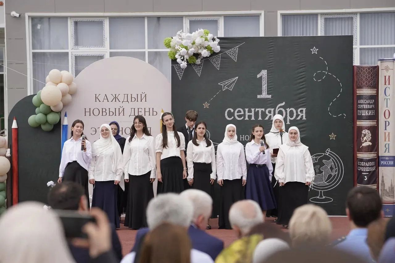 Кизилюртовская гимназия №1 получила современный корпус в честь 70-летия