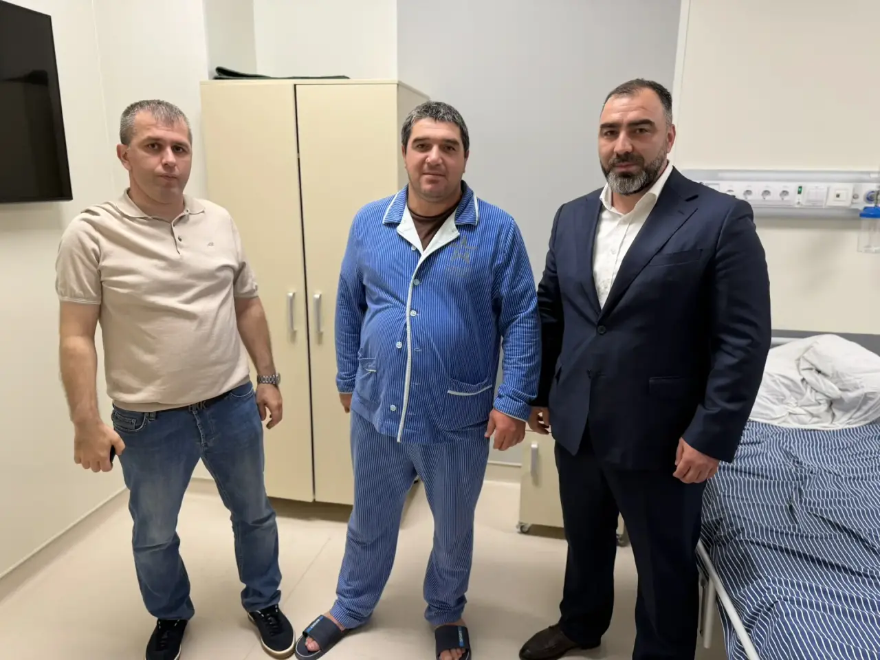 От первого паспорта до встречи с сослуживцем: день Энвера Набиева в Дагестане