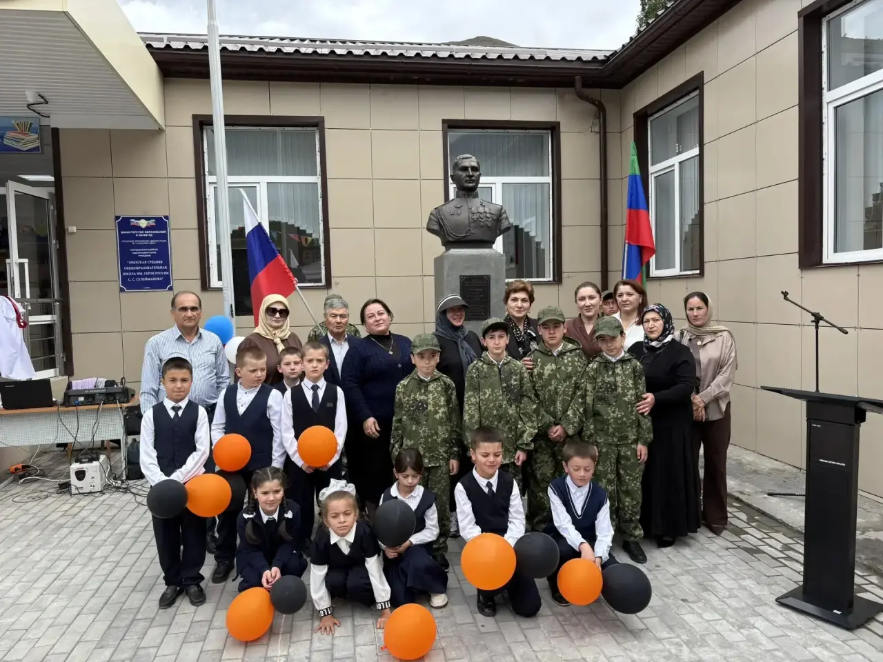 В Ахтынском районе открыли бюст Героя России Султана Сулейманова
