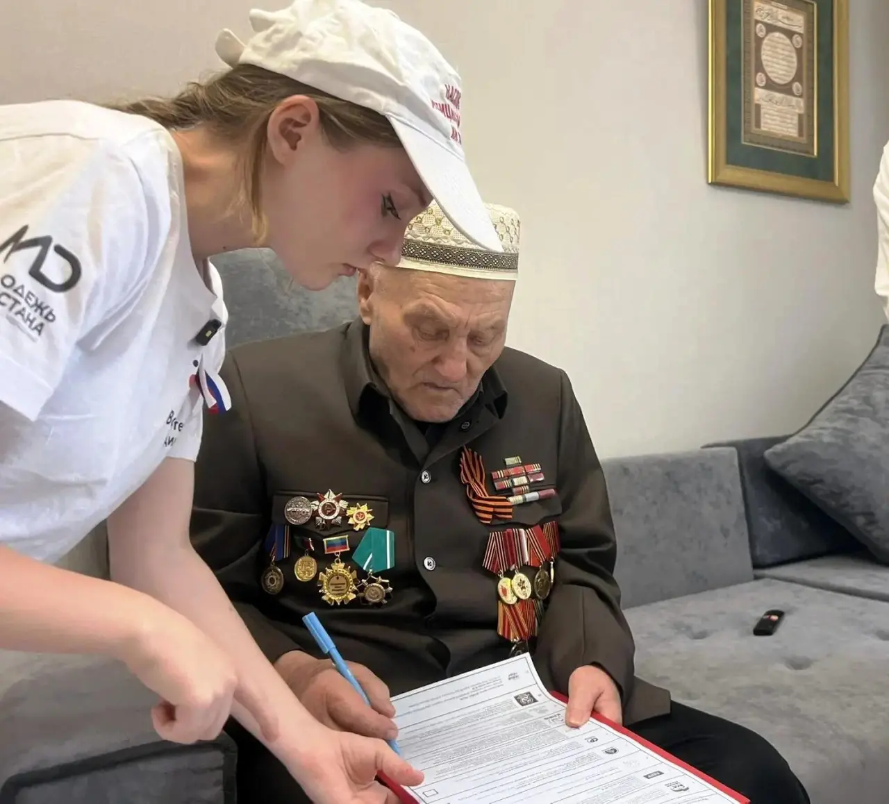 102-летний ветеран проголосовал на дому в Каспийске