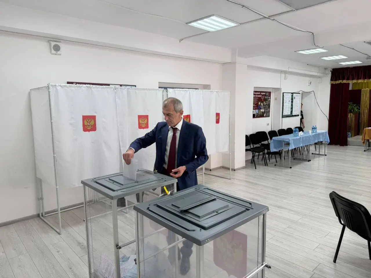 Руслан Алиев принял участие в выборах на участке №0983 в Махачкале