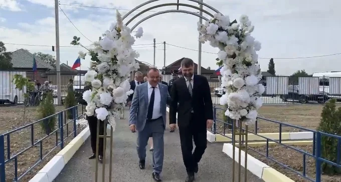 В Байрамауле открыли новую школу на 604 места - в торжественной линейке участвует Магомед Рамазанов