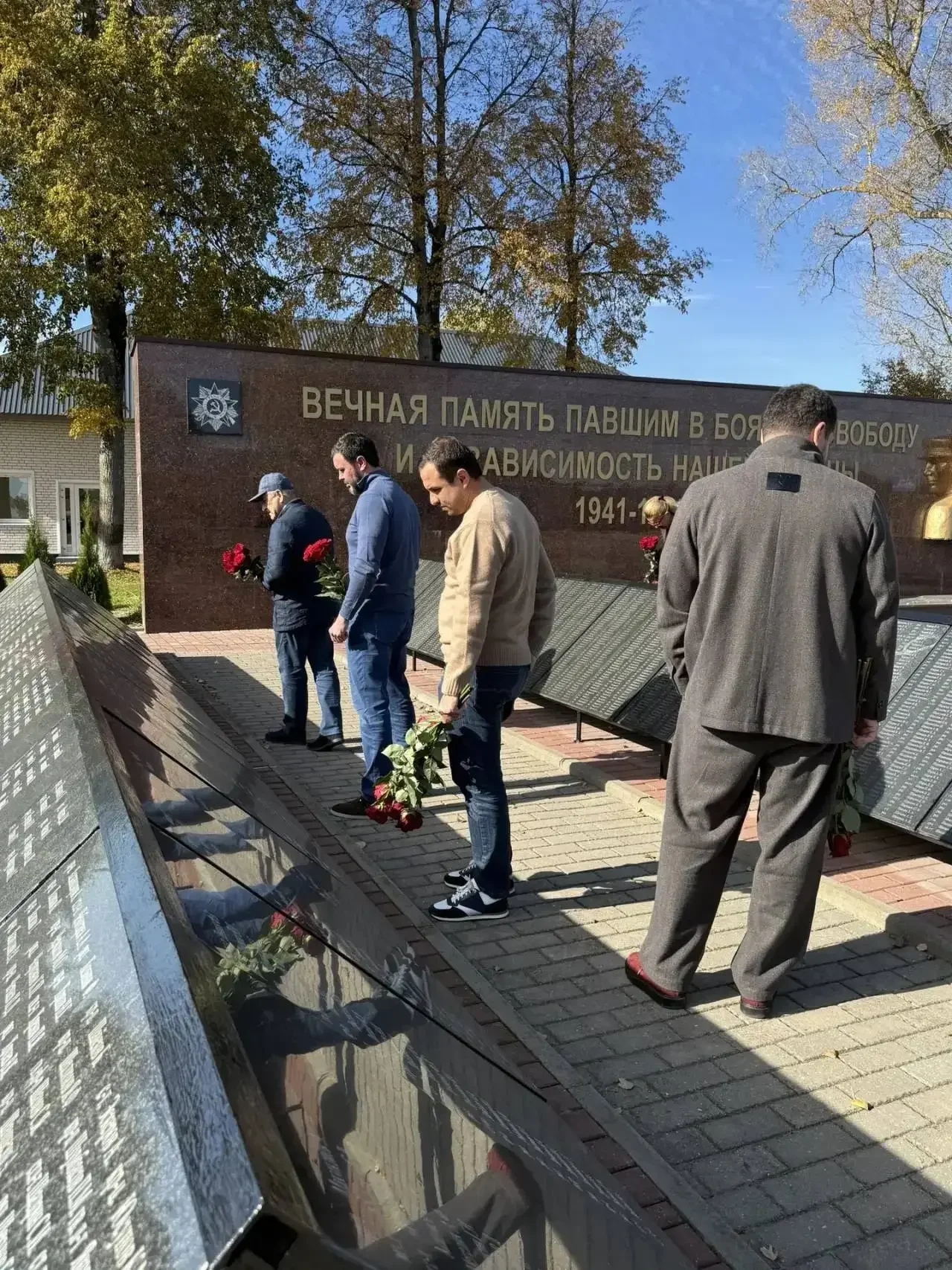 В Витебске дагестанская делегация возложила цветы к мемориалу погибших советских воинов
