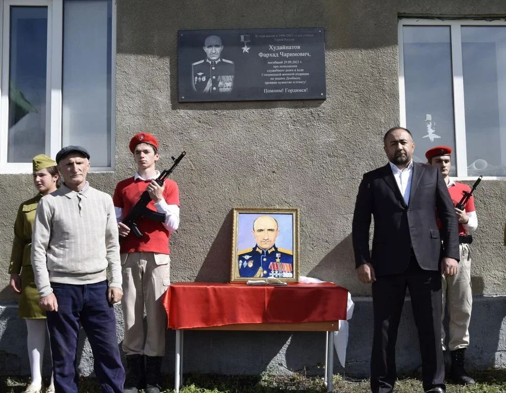 Герой, который не оставил товарищей: история Фархада Худайнатова