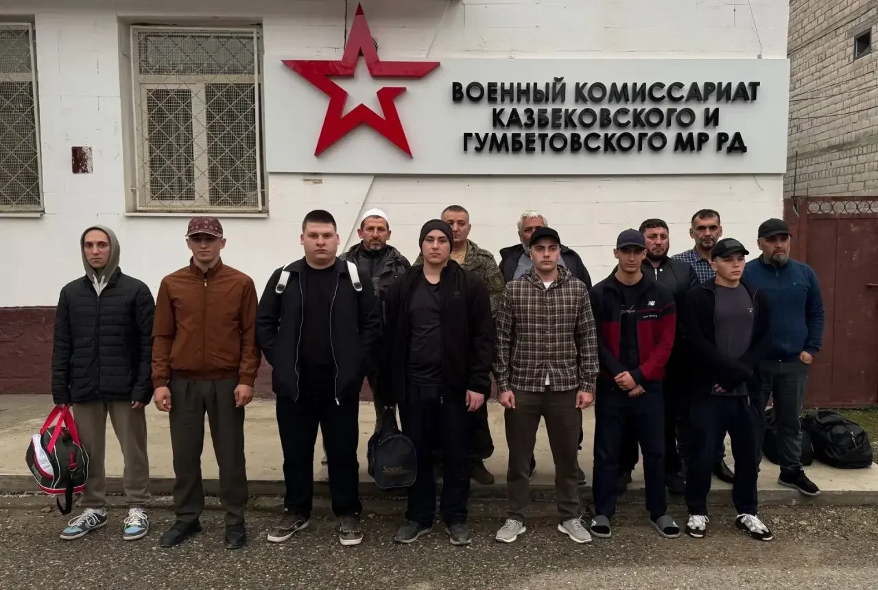 Осенняя призывная кампания: из Казбековского района отправилась вторая группа новобранцев