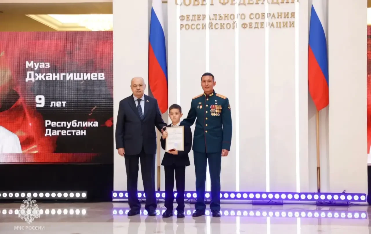 Юный житель Дагестана получил награду за спасение друга из ледяной воды