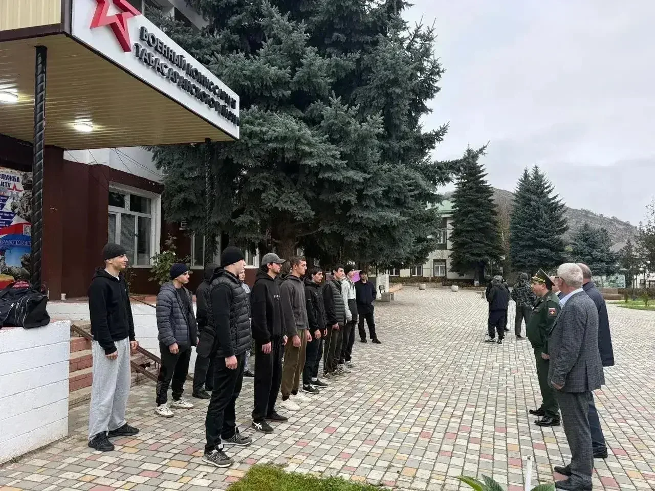 Осенний призыв в Дагестане: 12 молодых жителей Табасаранского района отправились в армию