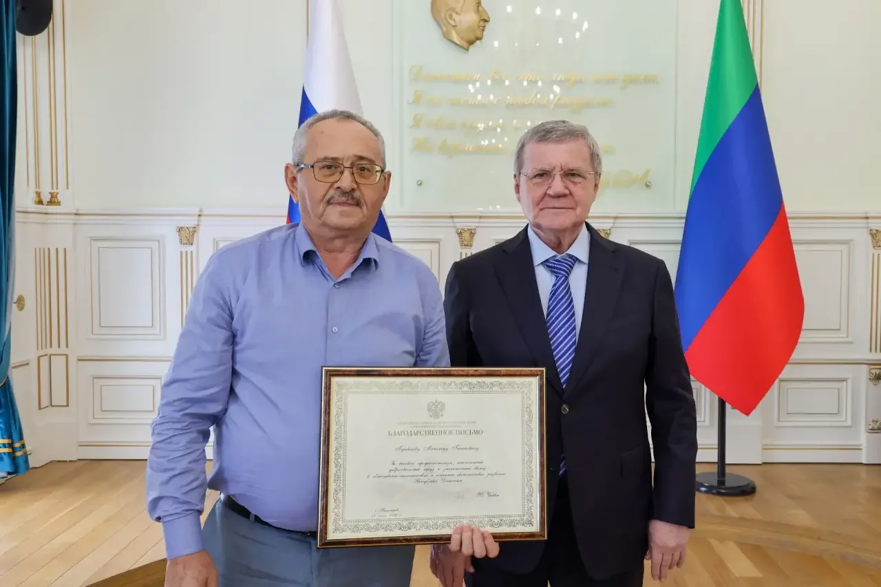 Юрий Чайка вручил награды отличившимся жителям Дагестана