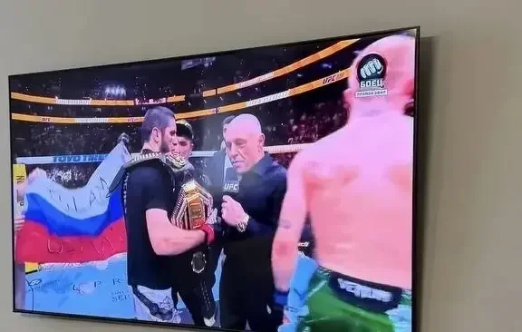 Ислам Махачев установил новый рекорд UFC и защитил титул чемпиона