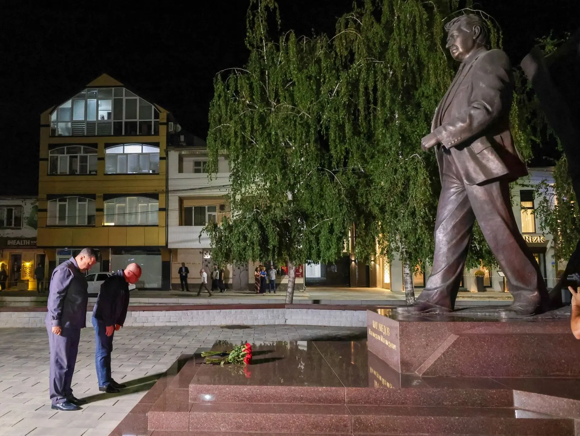 Сергей Кириенко открыл визит в Дагестан у монумента человеку-эпохе Магомедали Магомедову