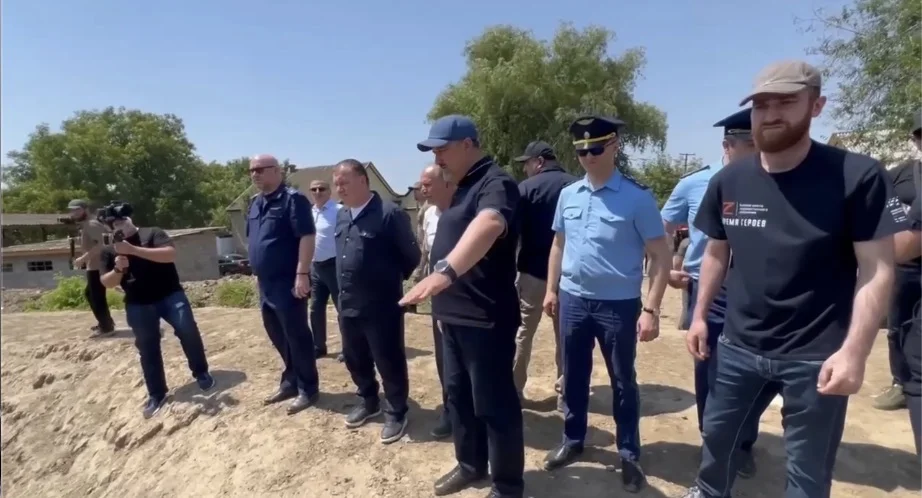 Фёдор Щукин проверил восстановление скотопрогонной трассы и расчистку реки Акташ