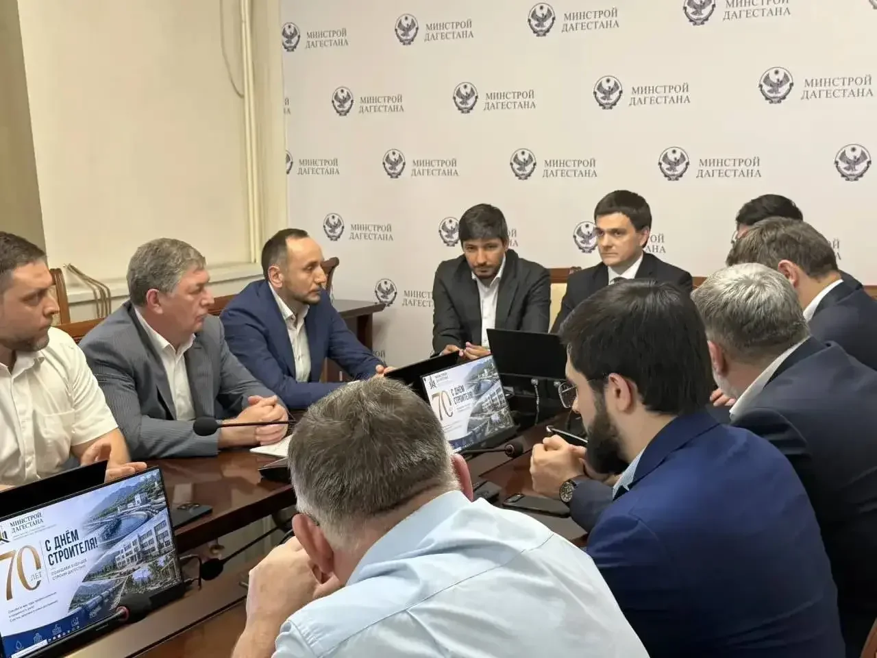 Анвар Шамилов официально представлен коллективу Минстроя Дагестана