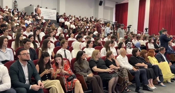 В Дагестане наградили лучших выпускников: 90 школьников и педагогов получили премии по 100 тысяч рублей