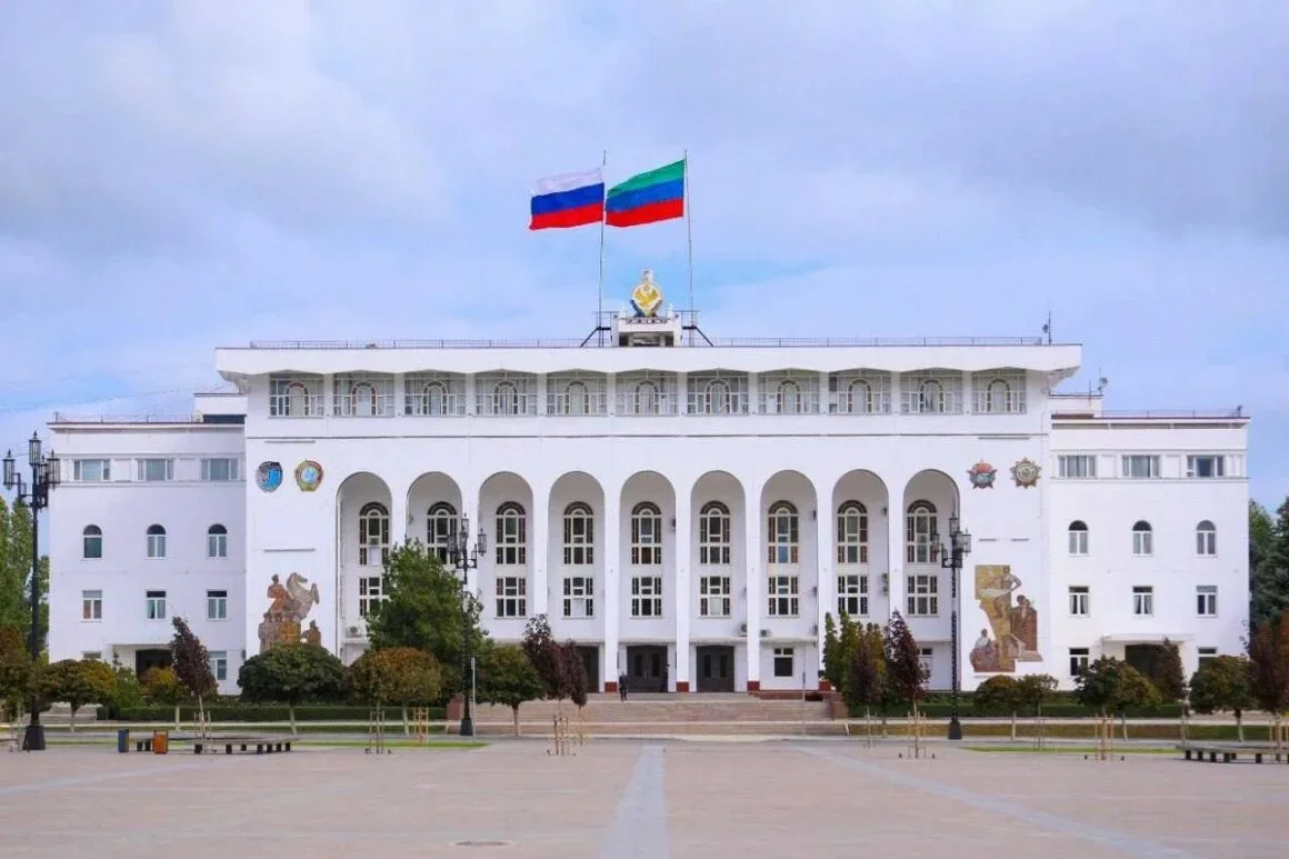 85 школьников Дагестана получат по 100 тысяч рублей за выдающиеся успехи в учёбе