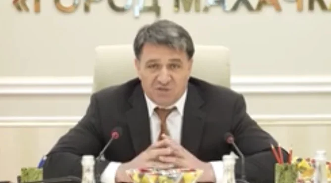 В Махачкале детям-сиротам вручили ключи от новых благоустроенных квартир