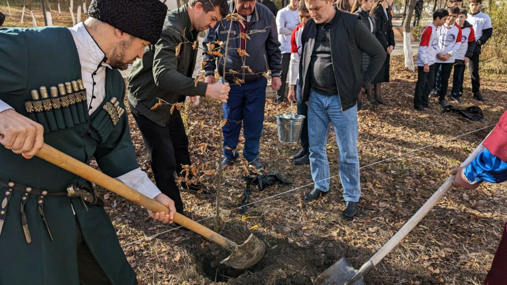 Жители Карабудахкентского района высадили «Сад памяти»
