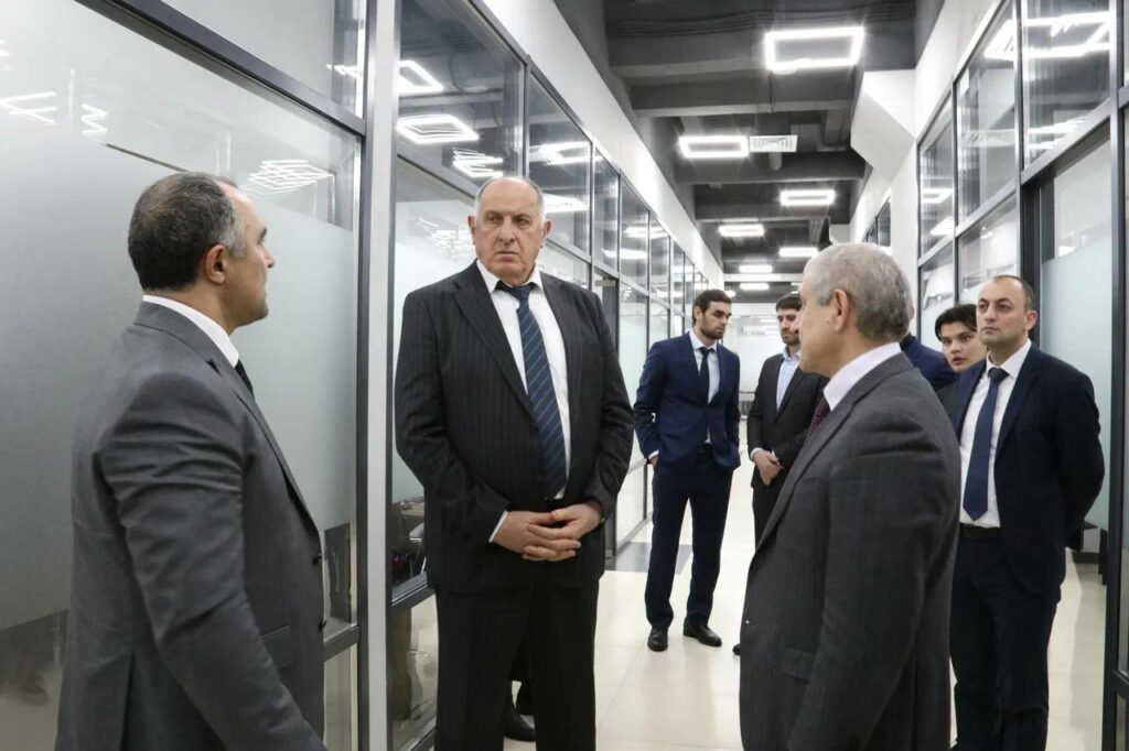 Дагестанский премьер положительно оценил деятельность Минцифры региона