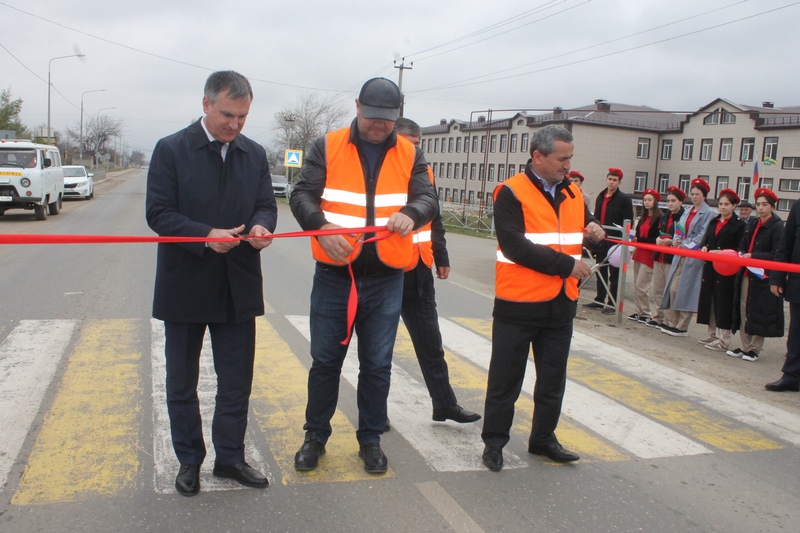 Отремонтированный участок автодороги открыли в Сулейман-Стальском районе