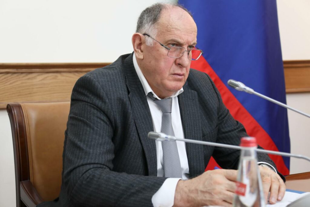 Глава кабмина Дагестана призвал чиновников оперативнее реагировать на обращения граждан