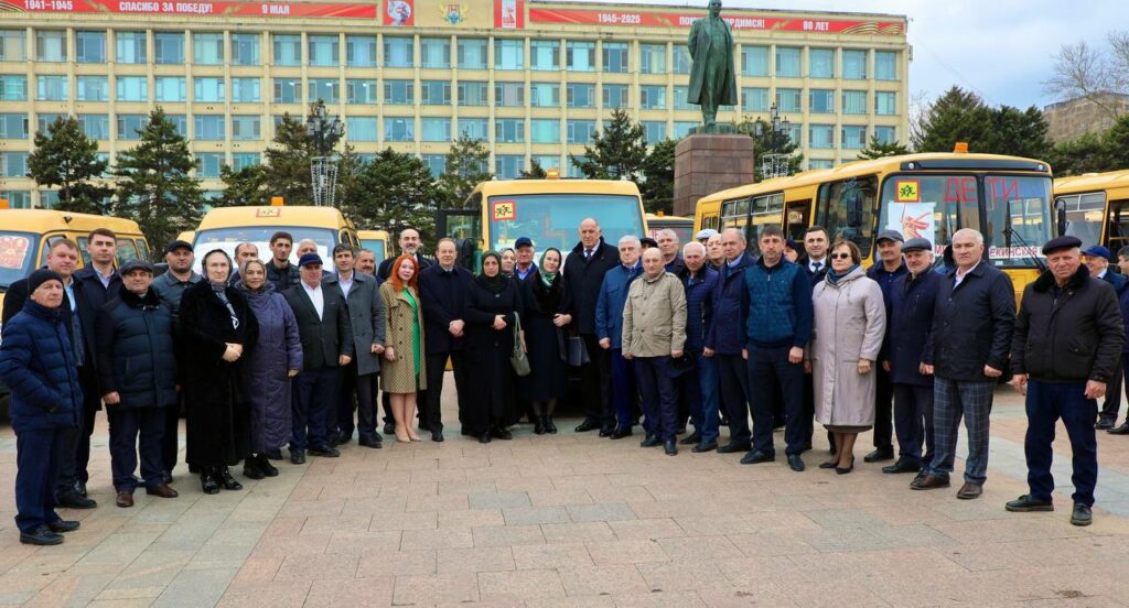 50 единиц нового автотранспорта передали в школы Дагестана