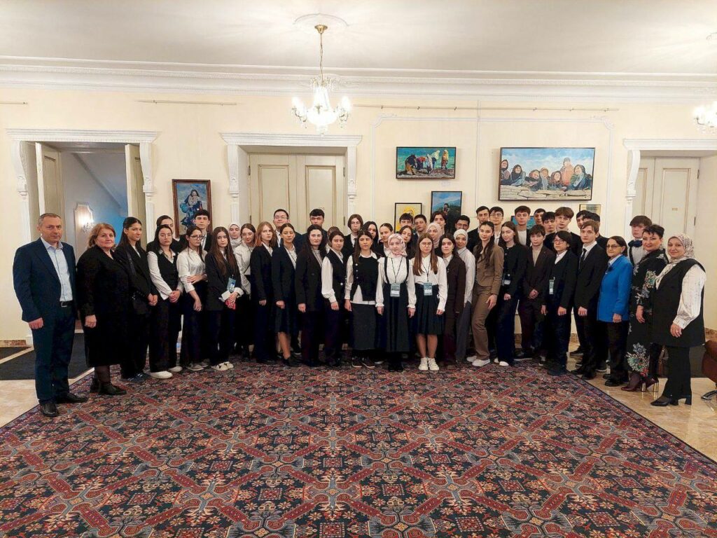 Школьники из Дагестана посетили Постпредство республики в Москве