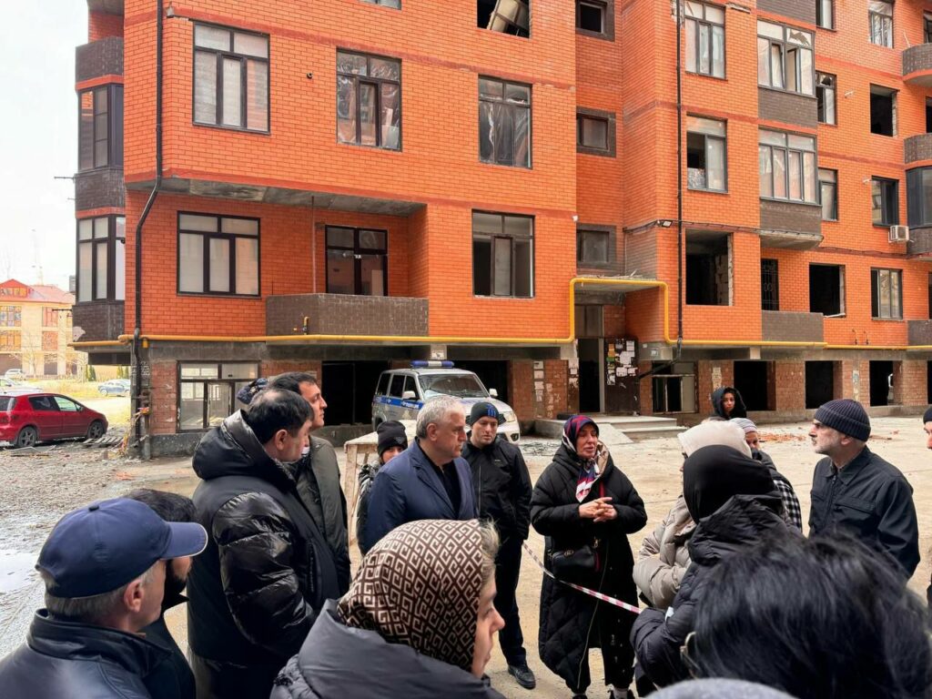 Благотворительные фонды и застройщик возьмут на себя восстановление домов после взрыва газа в Махачкале