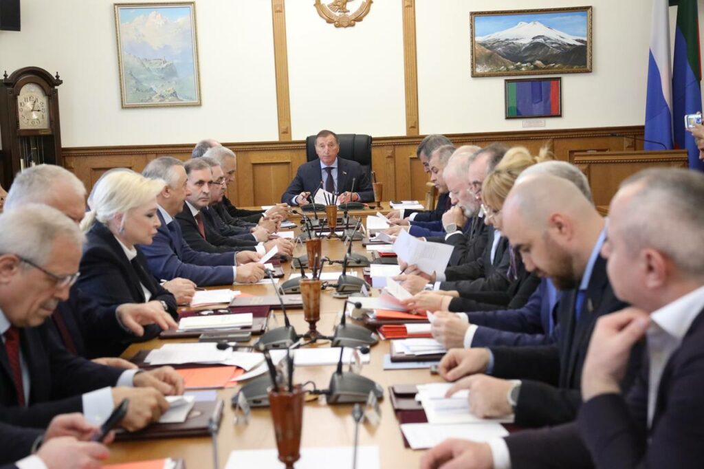 Абдулмуслим Абдулмуслимов встретился с депутатами парламента Дагестана в преддверии выступления с Отчетом о работе Правительства за 2024 года