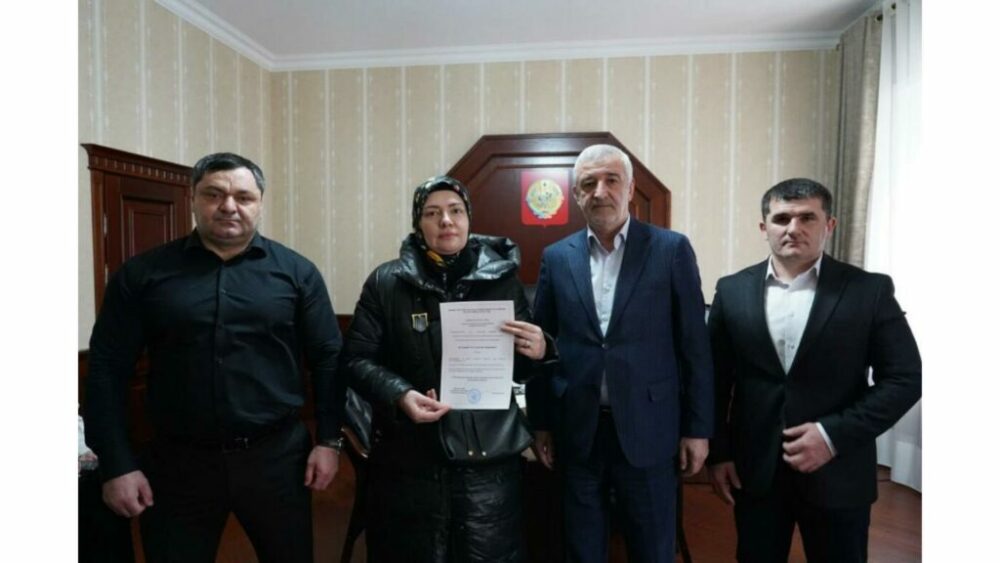 В Хасавюрте инвалидам вручили жилищные сертификаты