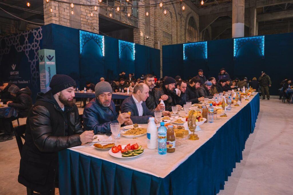 Депутаты парламента Дагестана организовали коллективный ифтар в Духовном центре Махачкалы