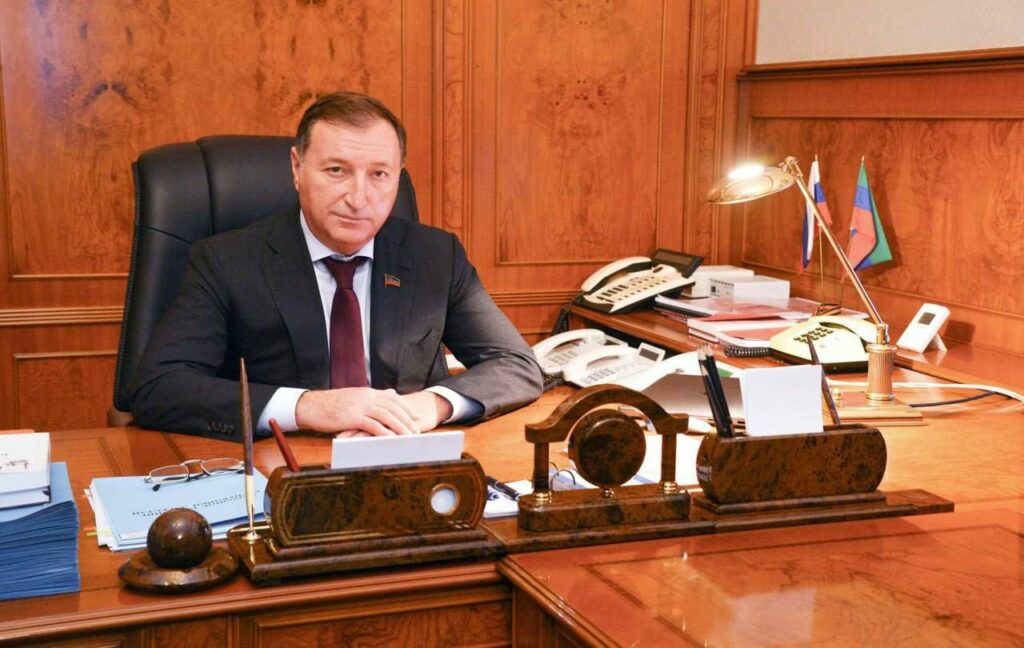 Заур Аскендеров поздравил дагестанских женщин с Международным женским днём