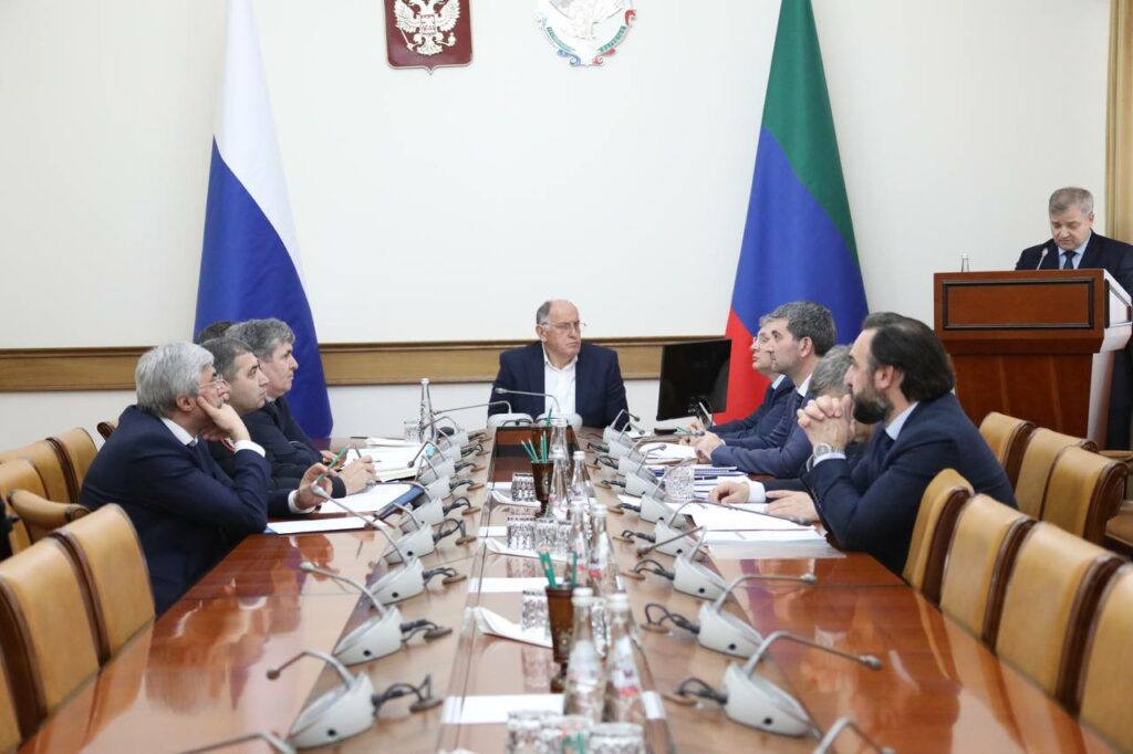 Абдулмуслим Абдулмуслимов провел совещание по вопросам предотвращения нарушения охранных зон