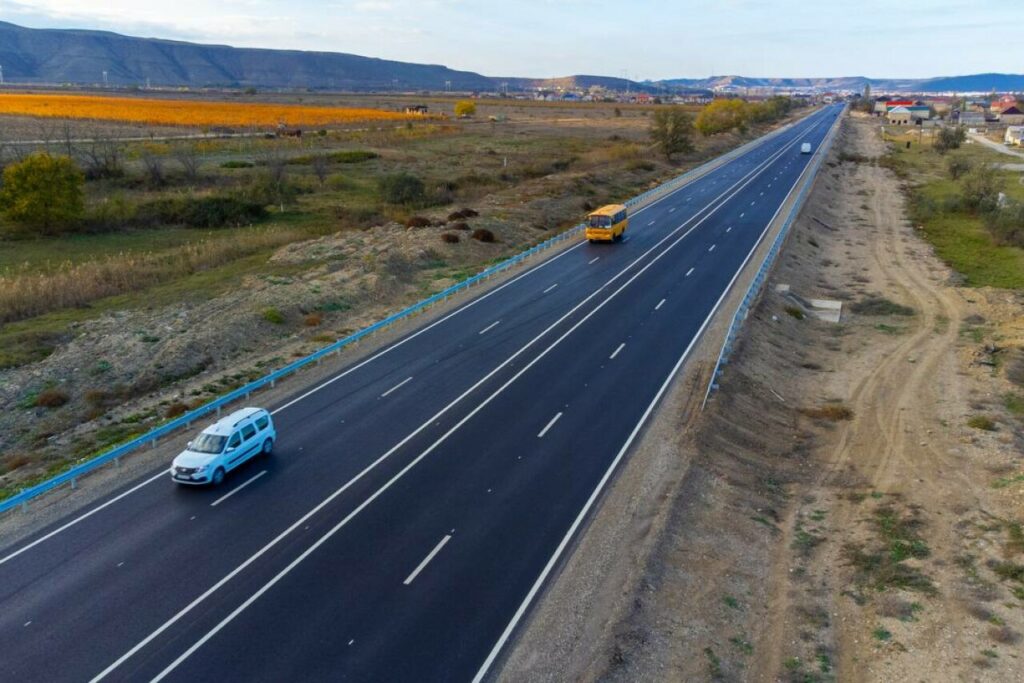 К декабрю 2025 года 31 км федеральной трассы Р-217 «Кавказ» в Дагестане будут расширены до 4 полос
