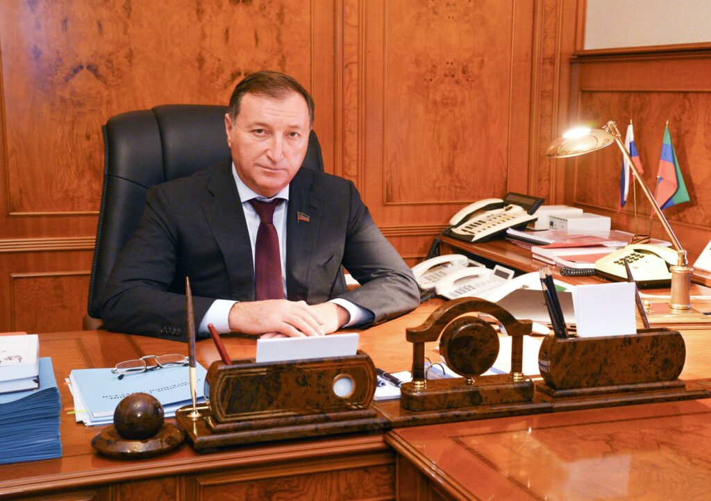 Заур Аскендеров поздравил депутатов и муниципальных служащих с Днем местного самоуправления