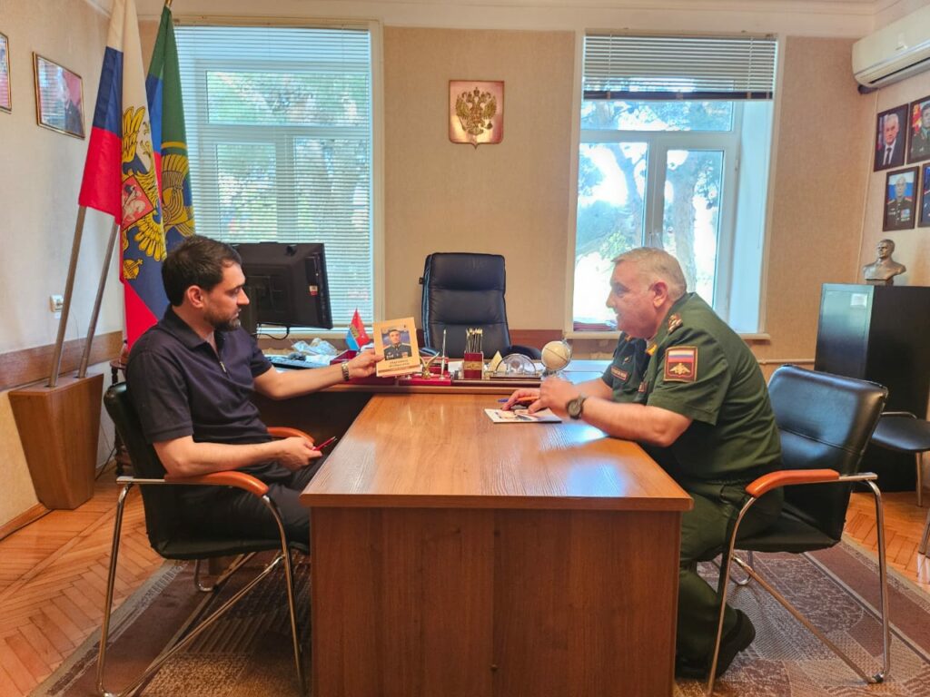 Заур Расулов встретился с военкомом Каспийска Маратом Пашаевым
