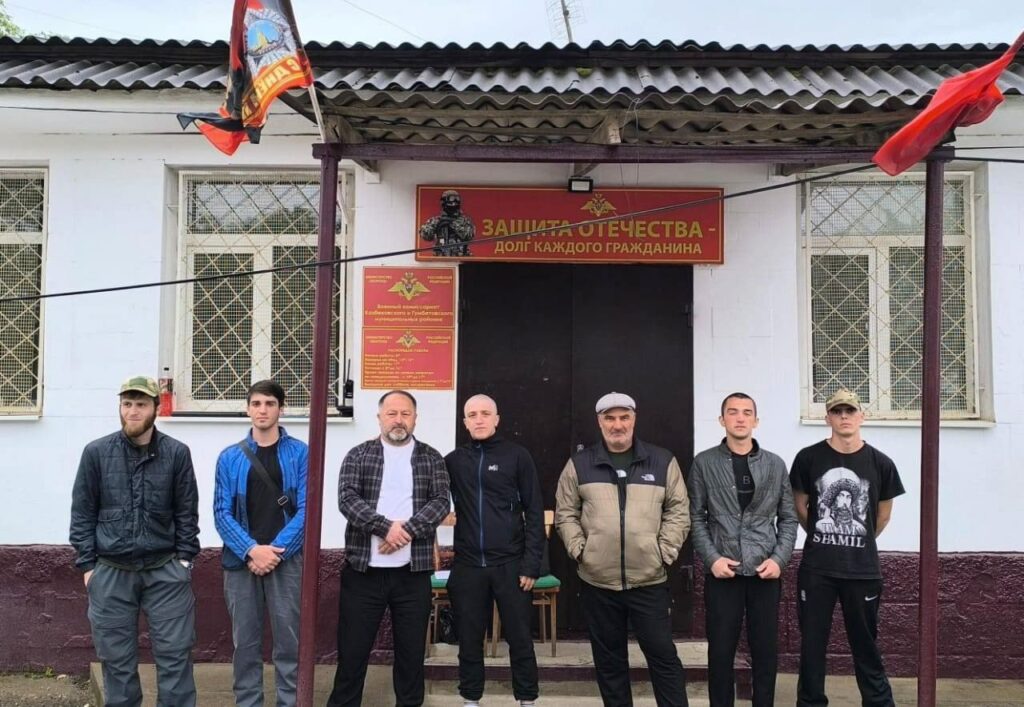 Торжественные проводы призывников прошли в Казбековском районе
