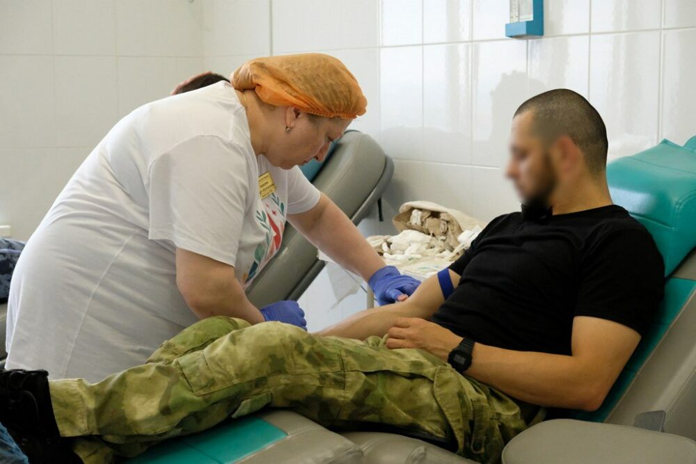 Бойцы ОМОН «Горец» сдали более 10 литров крови для детской больницы Дагестана