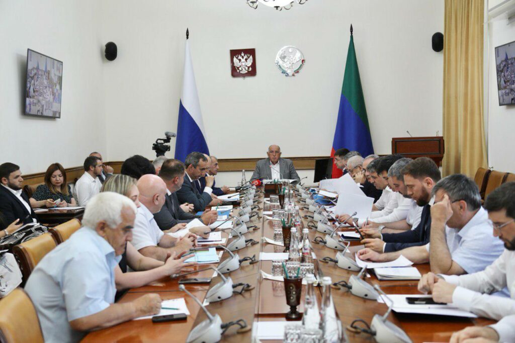 Правительство Дагестана усиливает контроль: от пожарной безопасности до чистоты города и рекламы