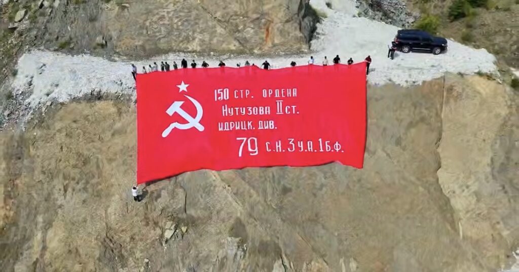 Знамя Победы взметнулось над водохранилищем