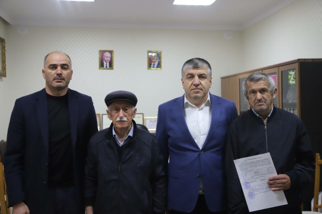 В Левашинском районе многодетной семье вручили государственный жилищный сертификат